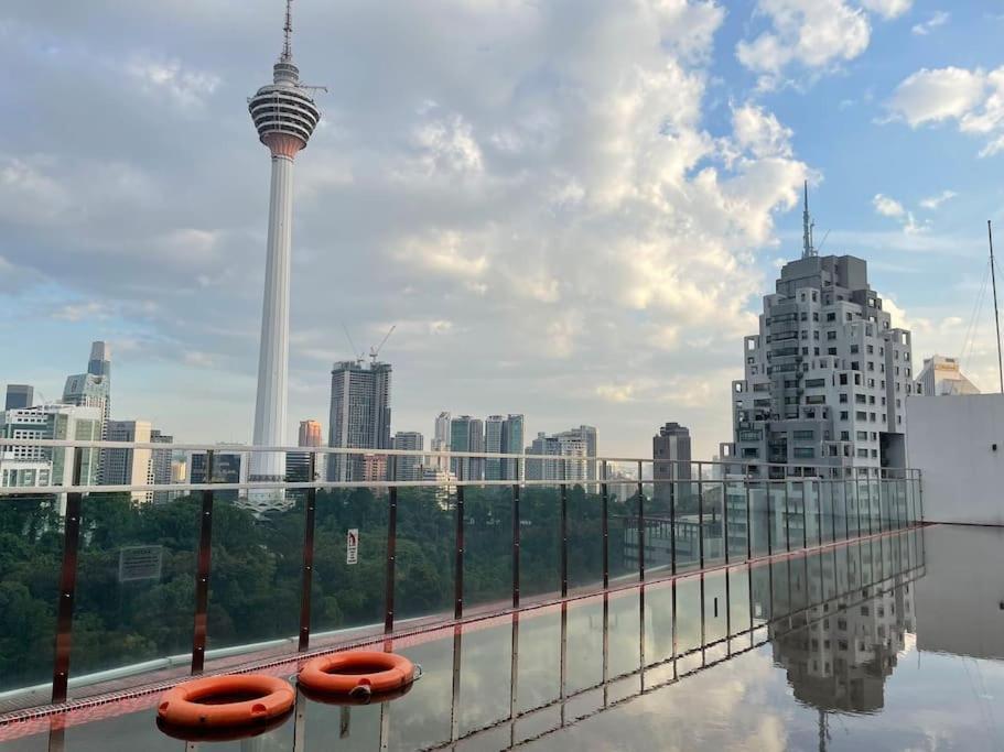 M101 Klcc Kl City King Suites By Livin Kuala Lumpur Exteriör bild