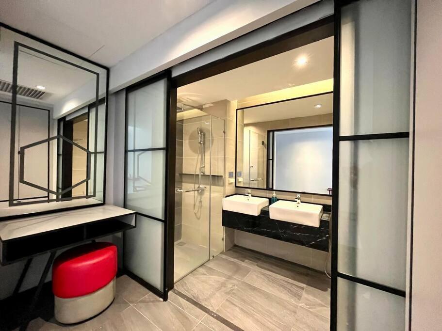 M101 Klcc Kl City King Suites By Livin Kuala Lumpur Exteriör bild